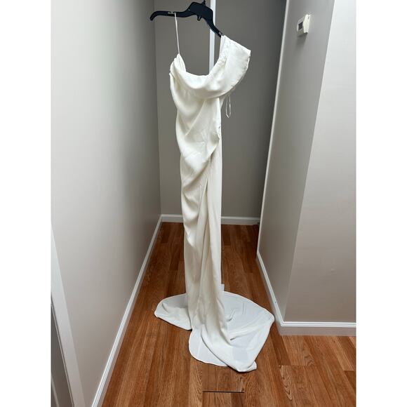 NEW Elliatt Isadora Gown in Ivory White size XS - Picture 5 of 7